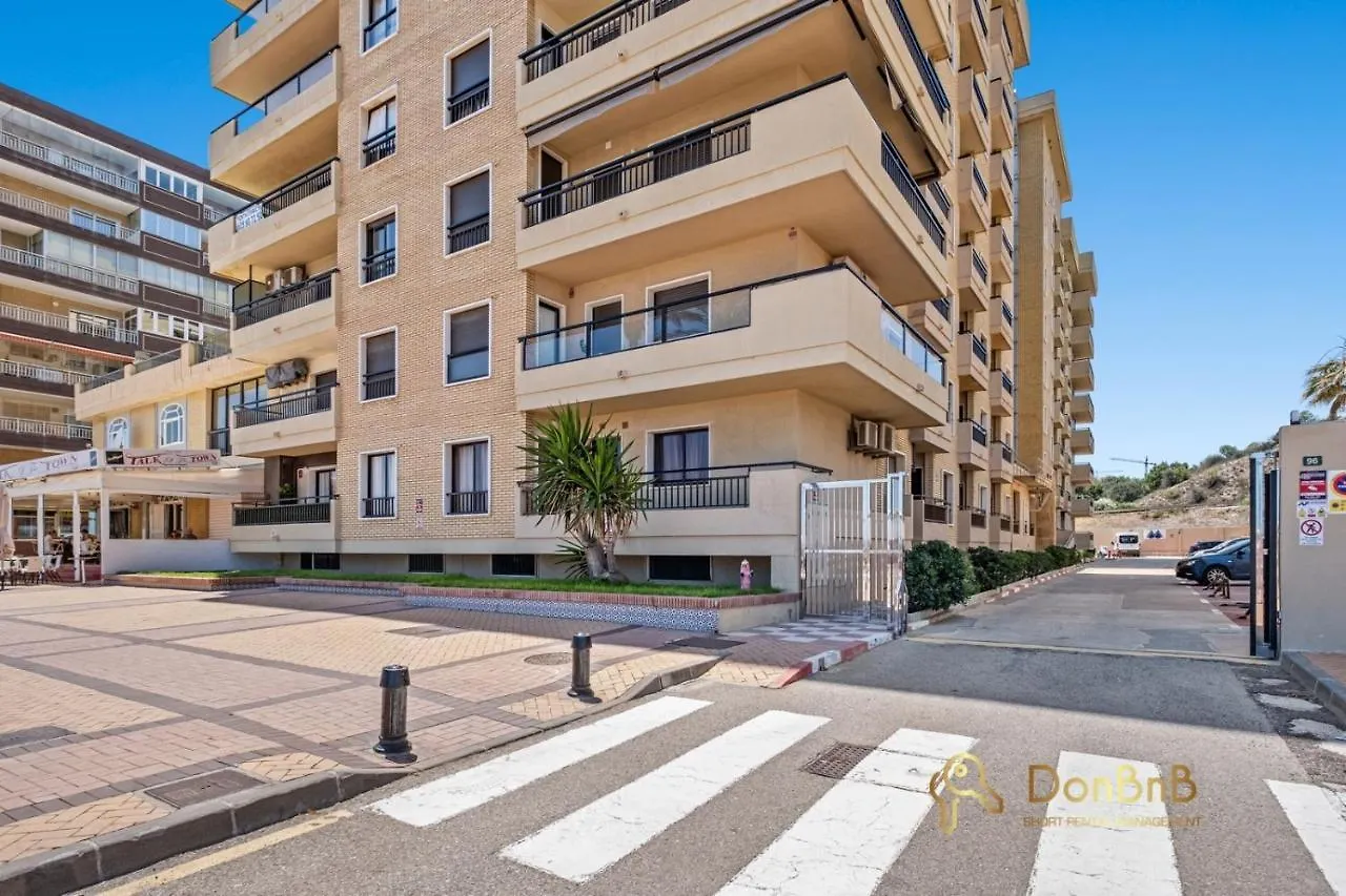 Apartamentos Con Parking Privado En El Paseo Maritimo De Fuengirola Spain